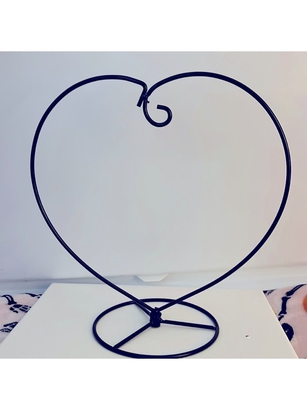 Metal Heart Shaped Ornament Holder Stand